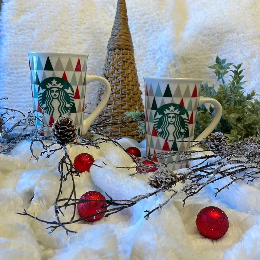A pair of 16oz Starbucks holiday mugs in pristine condition 🌲